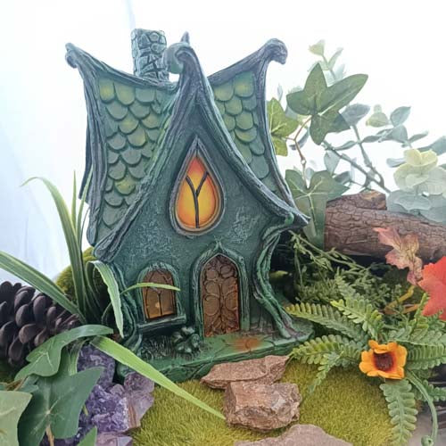 Green Fairy Cottage (LED lights up. 2x AA batteries not included) (approx. 16.5x11cm)