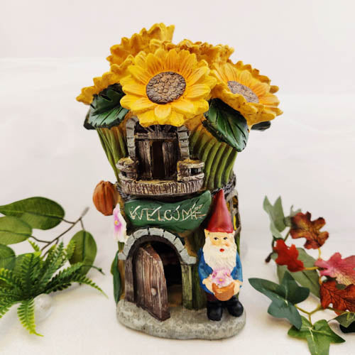Gus the Gnome & His Sunflower Cottage (solar light. approx. 21x15cm)