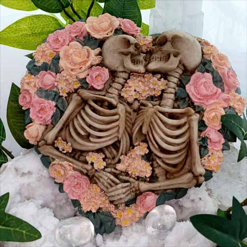 Kissing Skeletons Incense Holder (approx. 13.9x14.3cm)