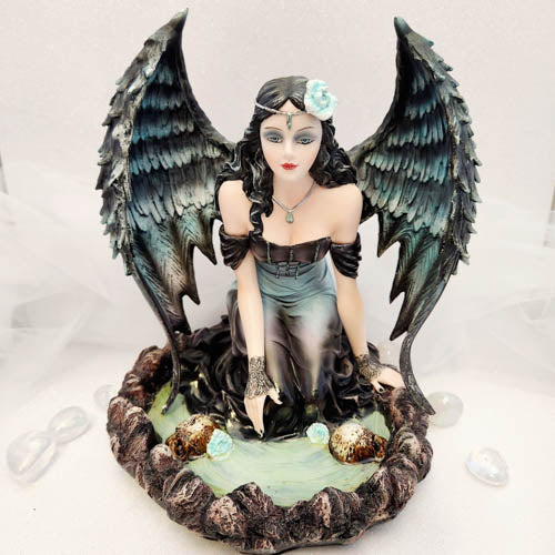 Kneeling Fairy (approx. 23x21x21cm)