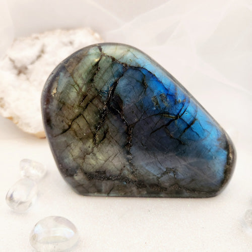 Labradorite Free Form (approx. 9.6x12.3cm)