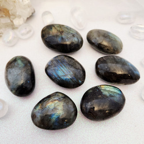 Labradorite Palm Stone (assorted. approx. 4.5-5.5x3-3.7cm)