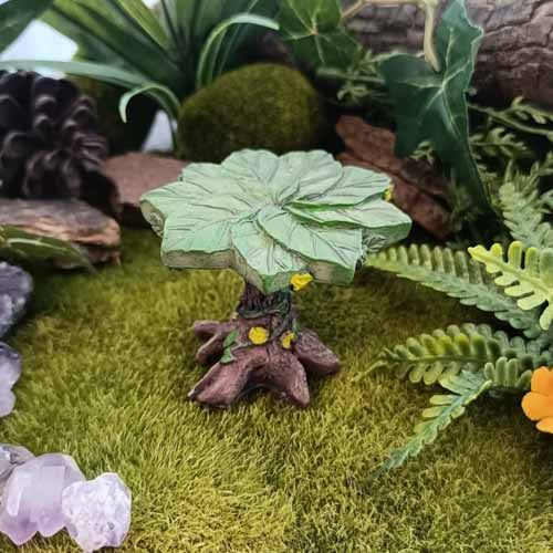Leaf Table for Fairy Garden (approx. 4.3x5.5cm)