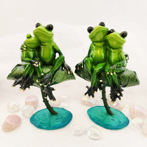 Loved up Frogs on Lily Pad