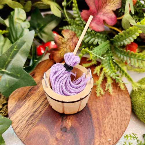 Mop & Bucket for Fairy Garden/Dolls House (assorted. approx. 3.2x3cm)