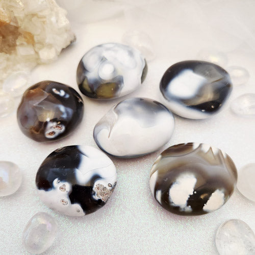 Orca Agate Palm Stone (assorted. 5-5.6x4.2-5cm)