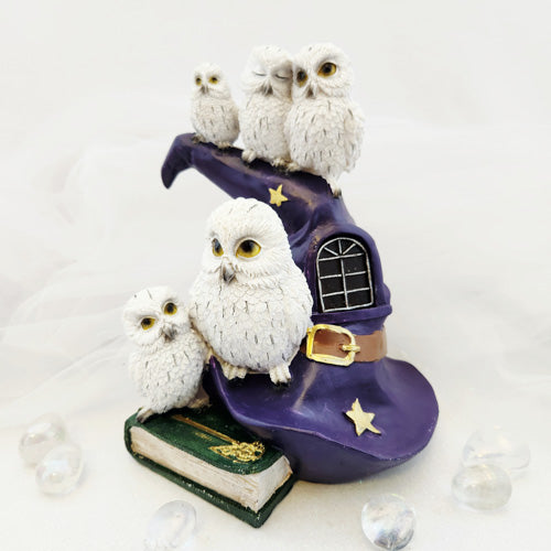 Owl Family on Wizard's Hat w. LED Light (approx. 18x15.5cm)