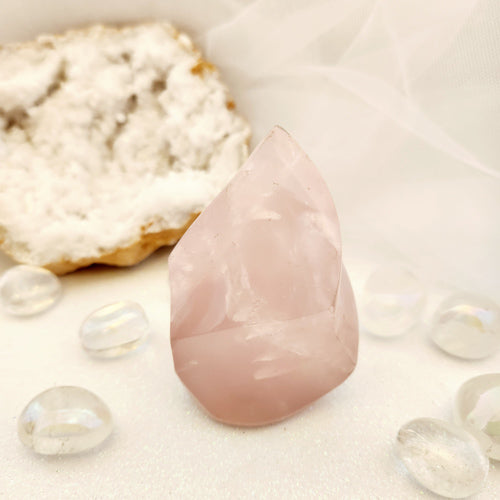 Rose Quartz Flame (approx. 8.2x5.5cm)