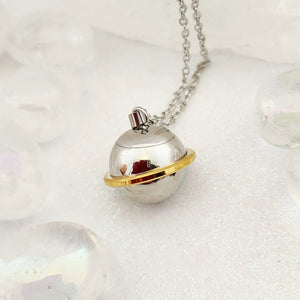Round Keepsake Pendant w. Chain