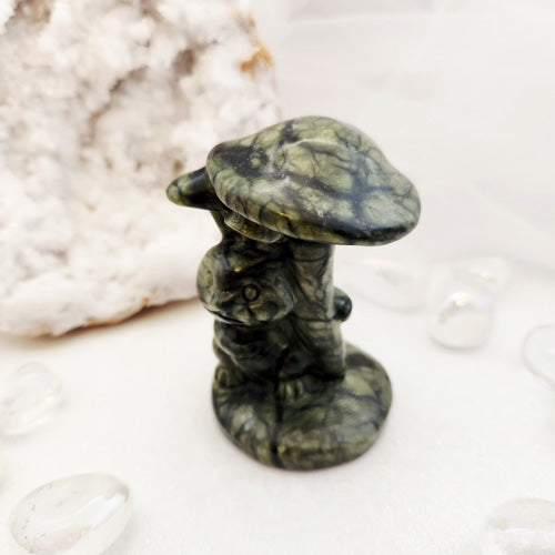 Serpentine Bunny with Mushroom Carving (assorted. approx 7.9x4.9-5.3cm)