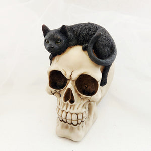 Skull w. Black Cat