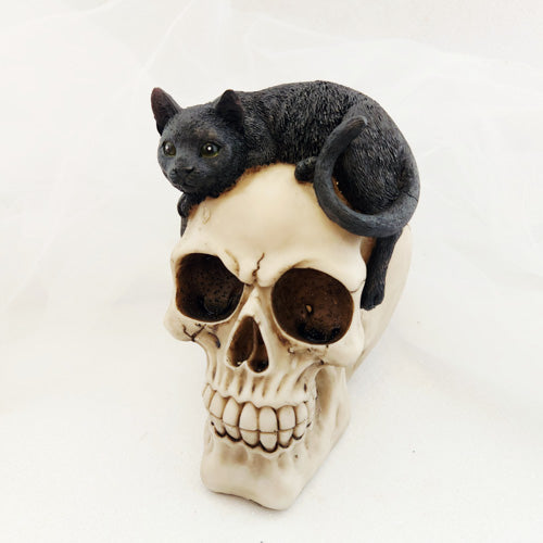 Skull w. Black Cat (approx. 15x15cm)