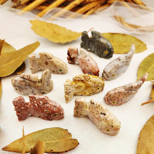 Soapstone Fish (assorted. approx. 4x1.4cm)
