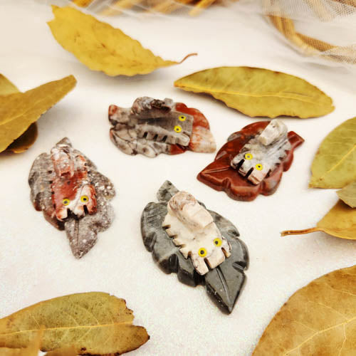 Soapstone Scorpion on Leaf (assorted. approx. 5.6x3.5cm)