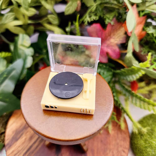 Tiny Record Player for Fairy Garden/Dolls House (approx. 2.8x2.5x1.1cm)