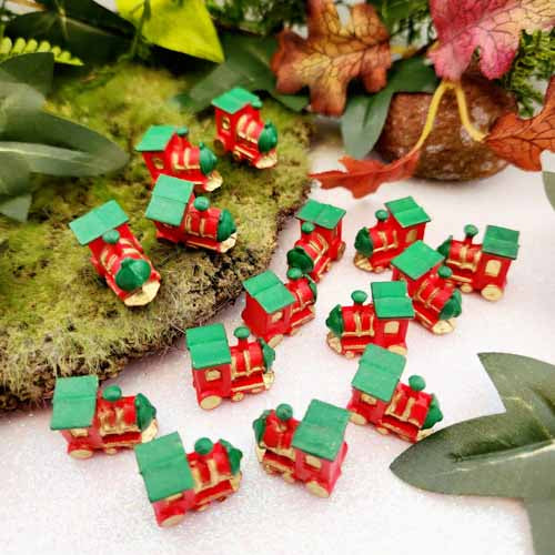 Tiny Train for Fairy Garden/Dolls House (assorted. approx 1.9x1.7cm)