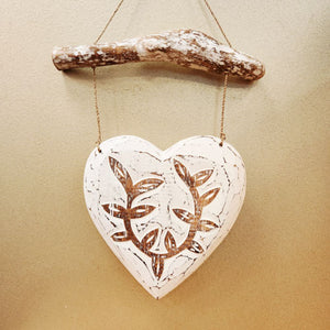 Whitewash Heart w. Driftwood Hanging