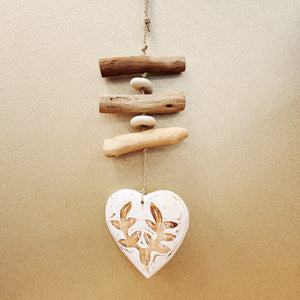 Whitewash Heart w. Driftwood Strand