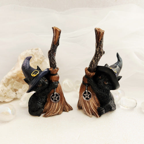 Witchy Cat w. Broom (assorted. left or right facing. approx, 11.5x6.8cm)