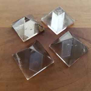 Smoky Quartz Pyramid (assorted. approx. 2.7-3x3cm)