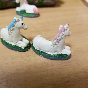 Tiny Unicorns on Grass (4cm)