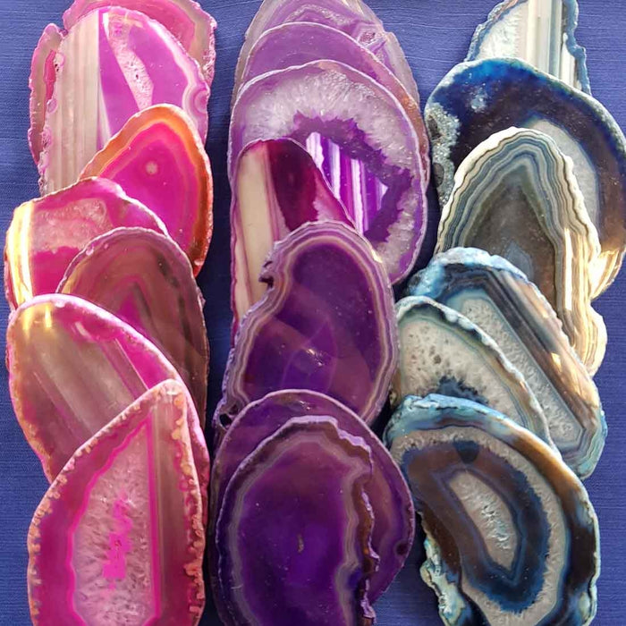 Agate Slice (dyed. assorted. approx. 7.6-11x4.3-6.9cm)
