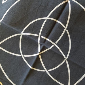 Triquetra Altar/Tarot Cloth (approx. 60x60cm)