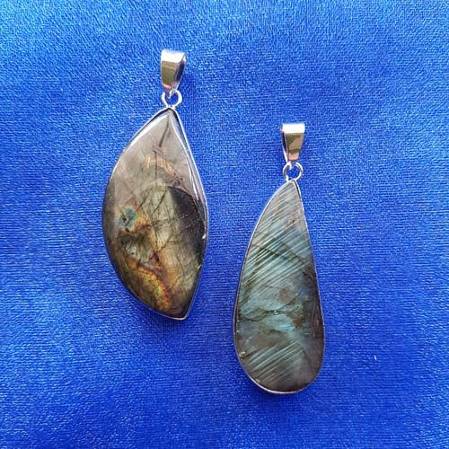 Labradorite Pendant (silver plate)