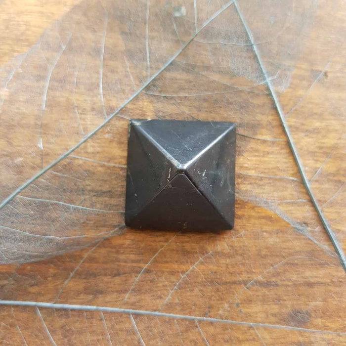 Shungite Pyramid (assorted. approx 3.5-3.6x5.3cm)