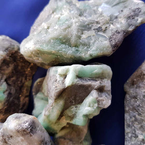 Emerald Rough Rock (assorted approx 5-5.7x4.2-4.5x3.6-4.6cm)