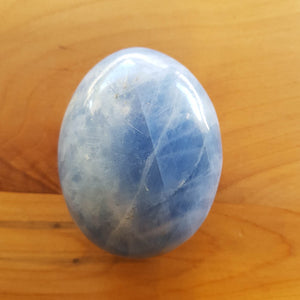 Blue Calcite Palm Stone (approx. 7x5.5x3.5cm)