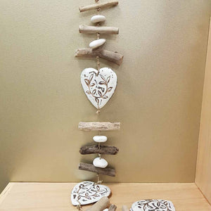 Hanging Whitewash Hearts with Driftwood (approx. 90x9cm)