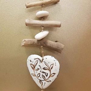 Hanging Whitewash Hearts with Driftwood (approx. 90x9cm)