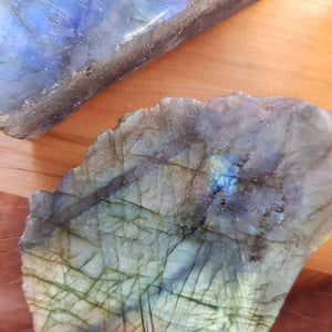 Labradorite Partially Polished Slab (assorted. approx. 4.1-9.8x2.5-5.6x1.3-2.9cn)