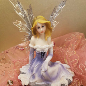 Winter Fairy Kneeling (2 assorted approx 10x14cm)