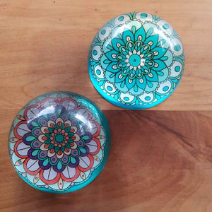 Mandala Glass Paperweight (2 assorted approx. 5x10cm)