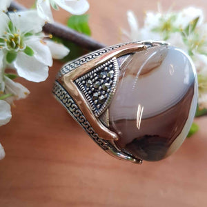 Agate & Marcasite Ring set in Sterling Silver with Gold Coloured Rhodium Plated Aspects (size 11.5)