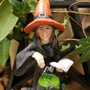 Witch Mixing a Potion (approx 13x5cm)