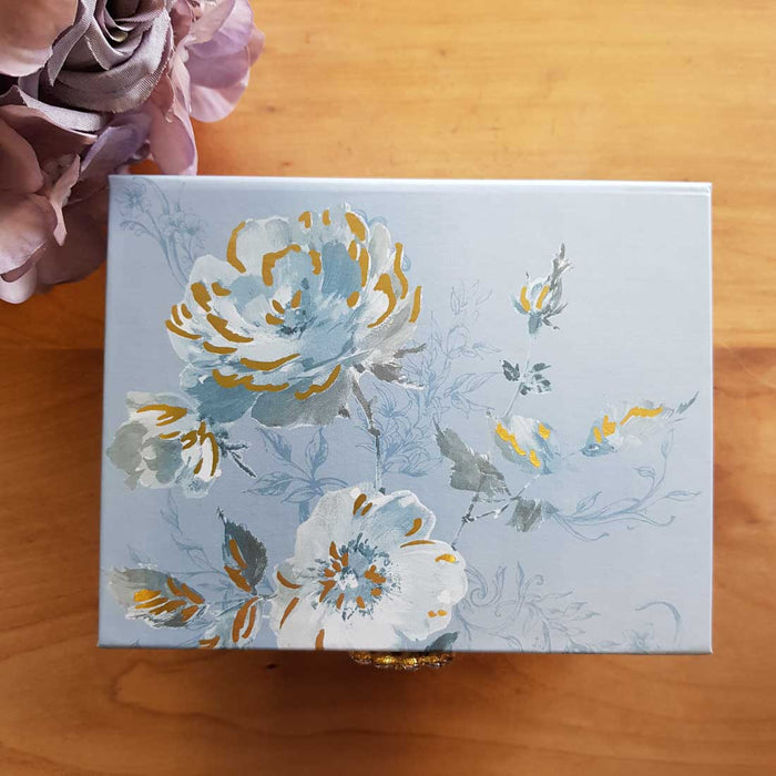 Flower Gift Box with diamante closure (approx. 13x10x5cm)