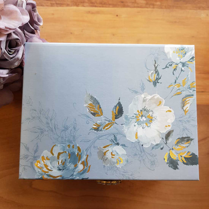 Flower Gift Box with diamante closure (approx. 15x12x6cm)