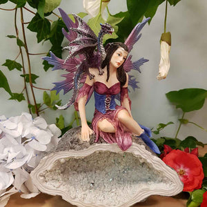 Fairy on Geode (24x17.5x24cm)