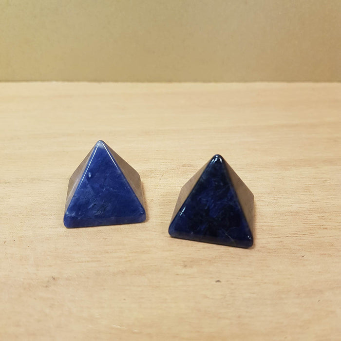 Sodalite Pyramid (assort. approx. 2.5x2.5cm)