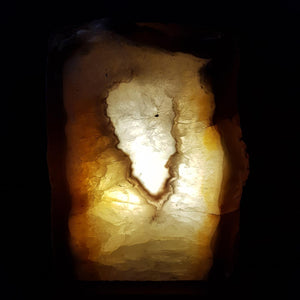 Natural Agate Lamp. (approx. 18.5x15.5x11.5cm)