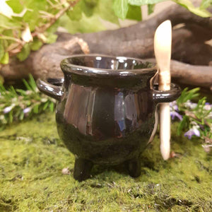 Witches Cauldron Egg Cup & Spoon. (approx. 9x8x4.5cm)