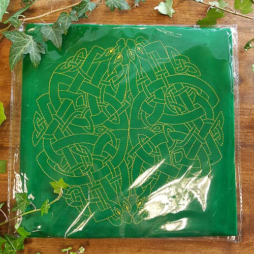 Celtic Labyrinth Velvet Tarot Cloth (approx. 80x80cm)