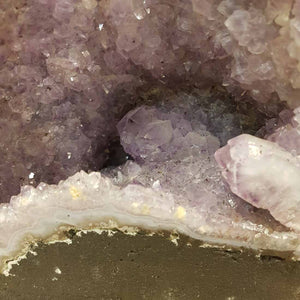 Amethyst Geode. (approx. 30x18x16cm)