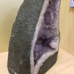 Amethyst Geode. (approx. 30x18x16cm)