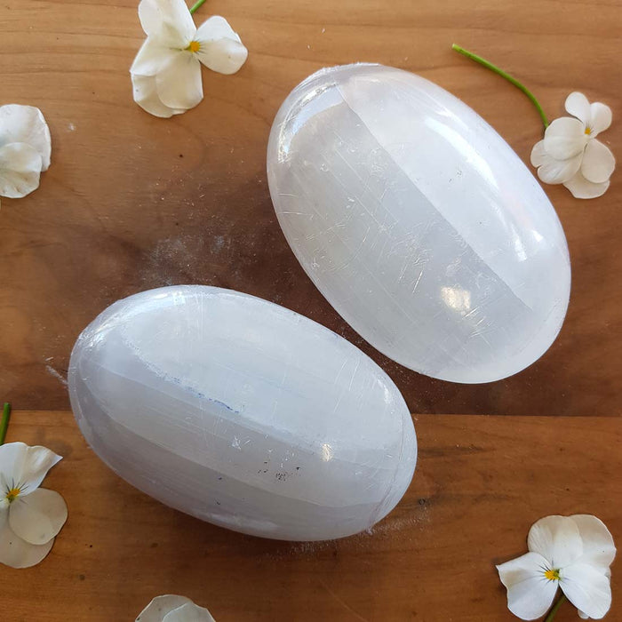 Selenite Palm Stone (assorted. approx. 10x8x4cm)
