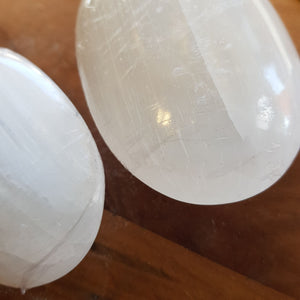 Selenite Palm Stone. (assorted approx. 10x6cm)