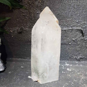 Quartz Point. (approx 22x9x7cm)